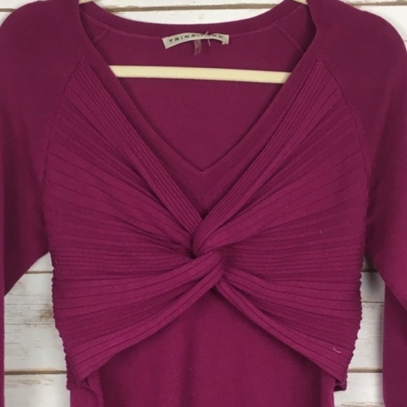 Trina TURK 100% Merino Wool Twist V-Neck Sweater - Picture 2 of 13